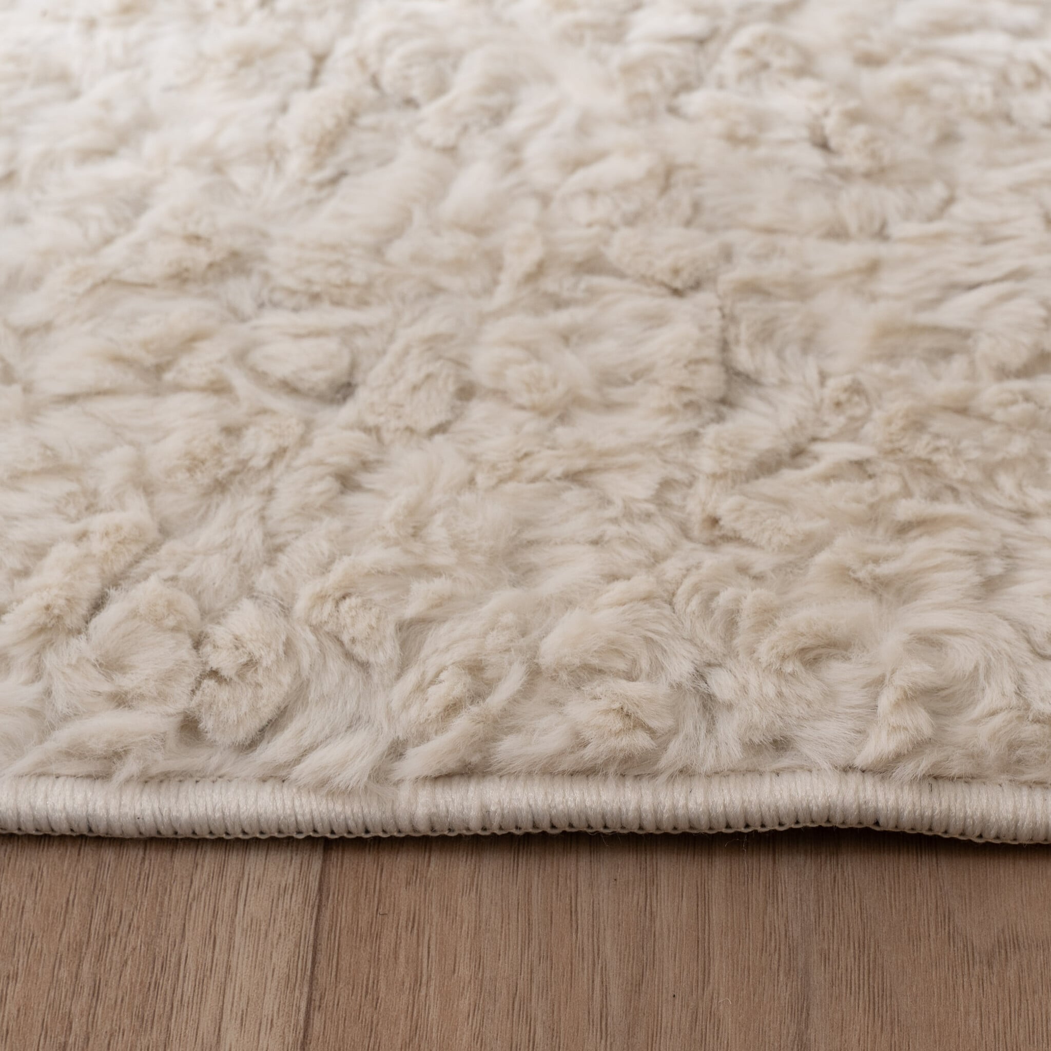Round Fluffy Rug – Bobby White