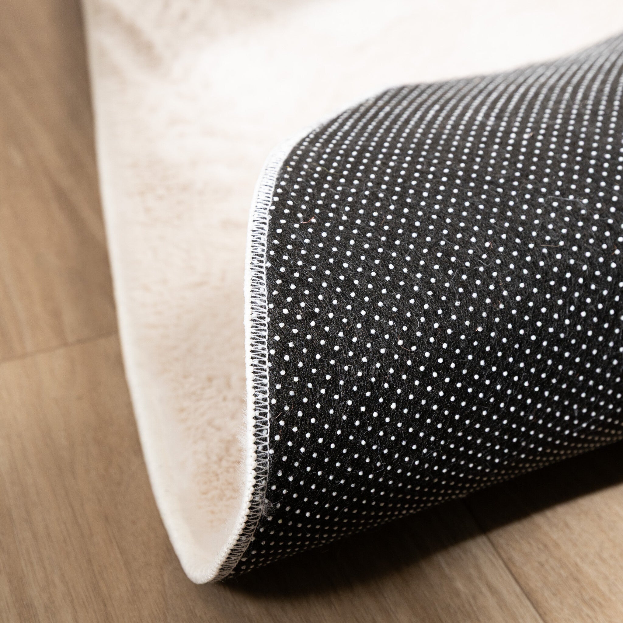 Soft Low-Pile Rug – Cozy Ripple Cream
