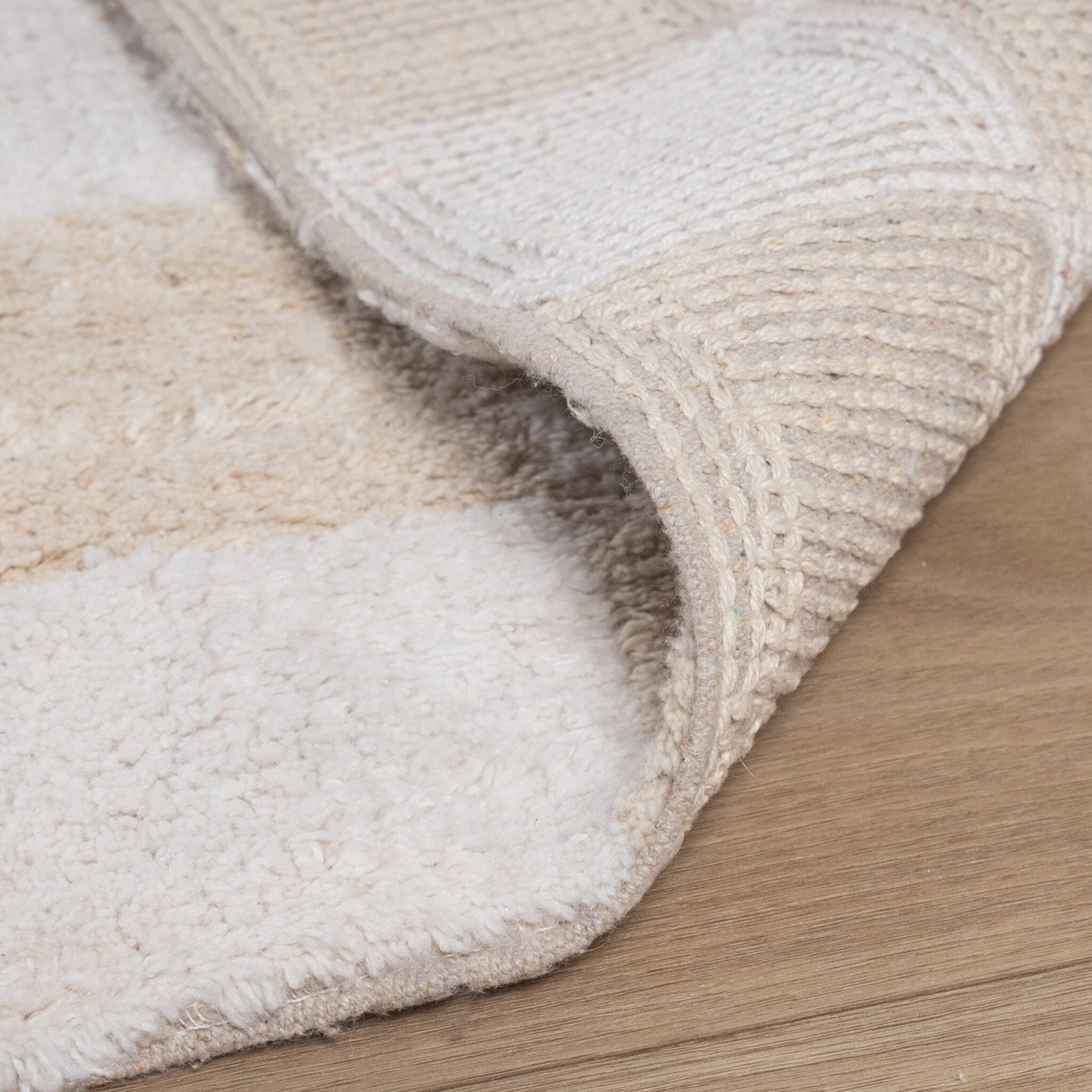 Retro Rug - Gambit Cream/White