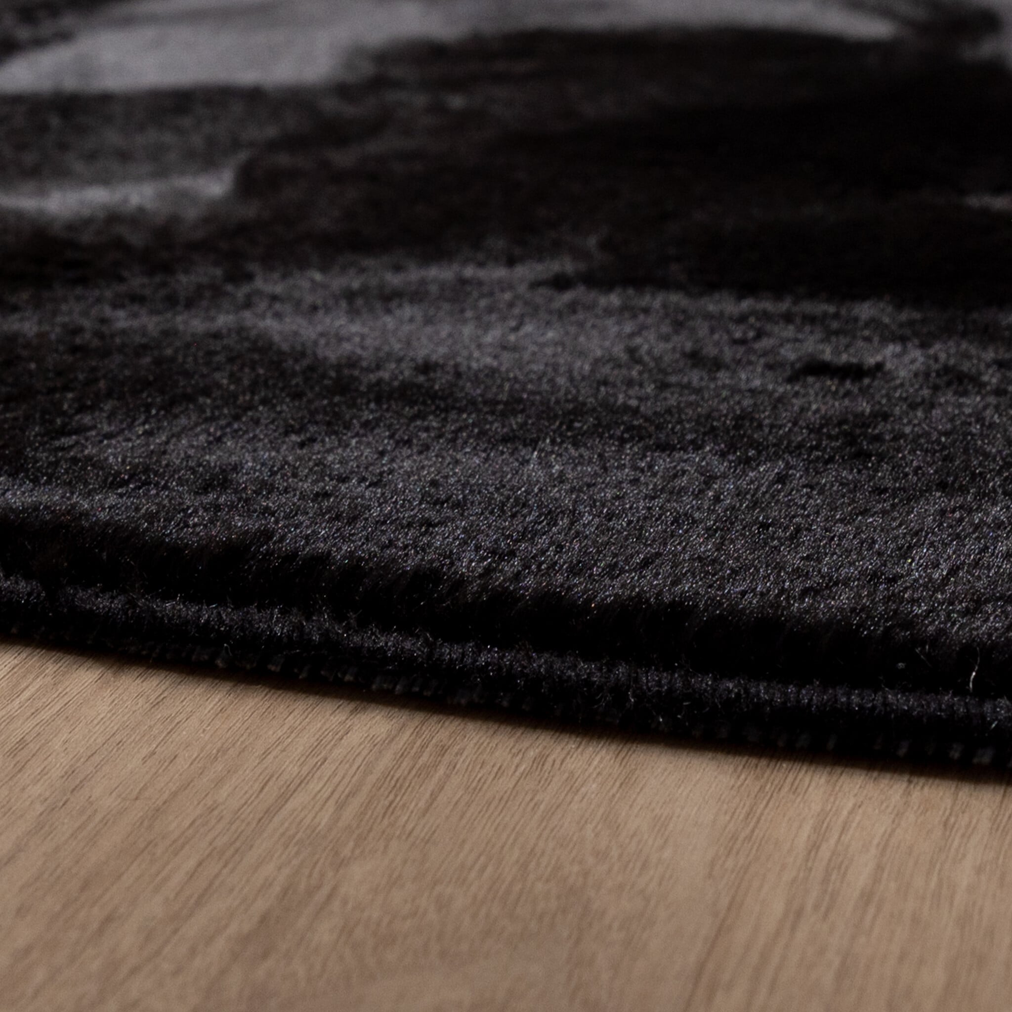Round Low-Pile Rug - Cozy Black