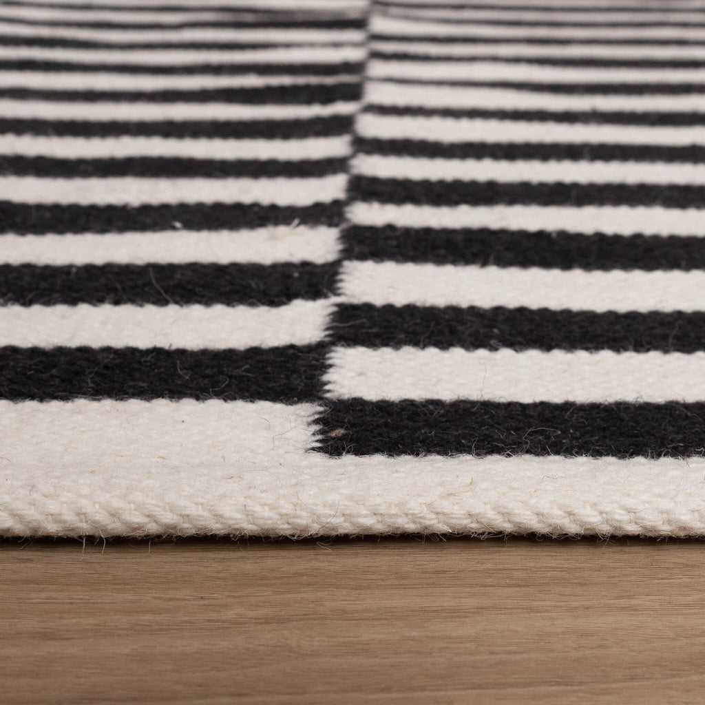 Striped Modern Rug - Dazzle Blocks Black/White