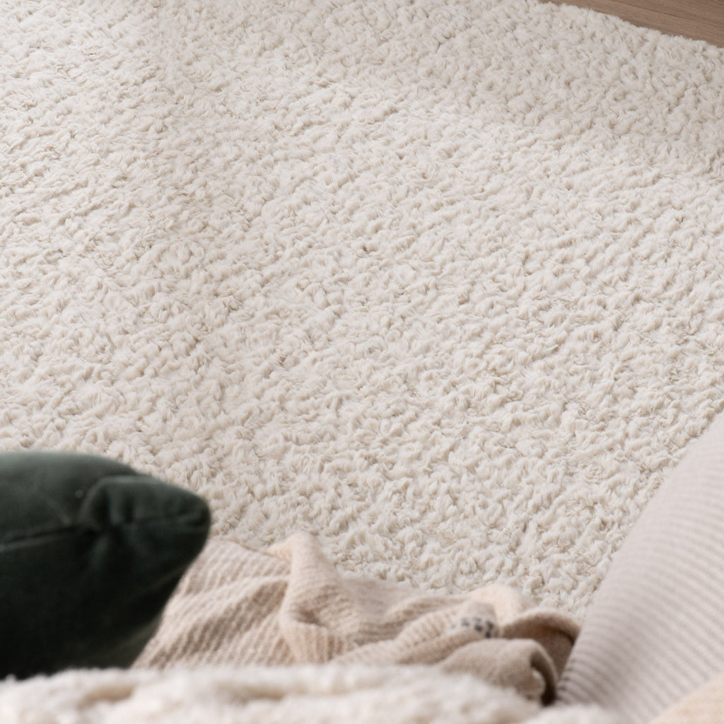 Round Fluffy Rug – Bobby White