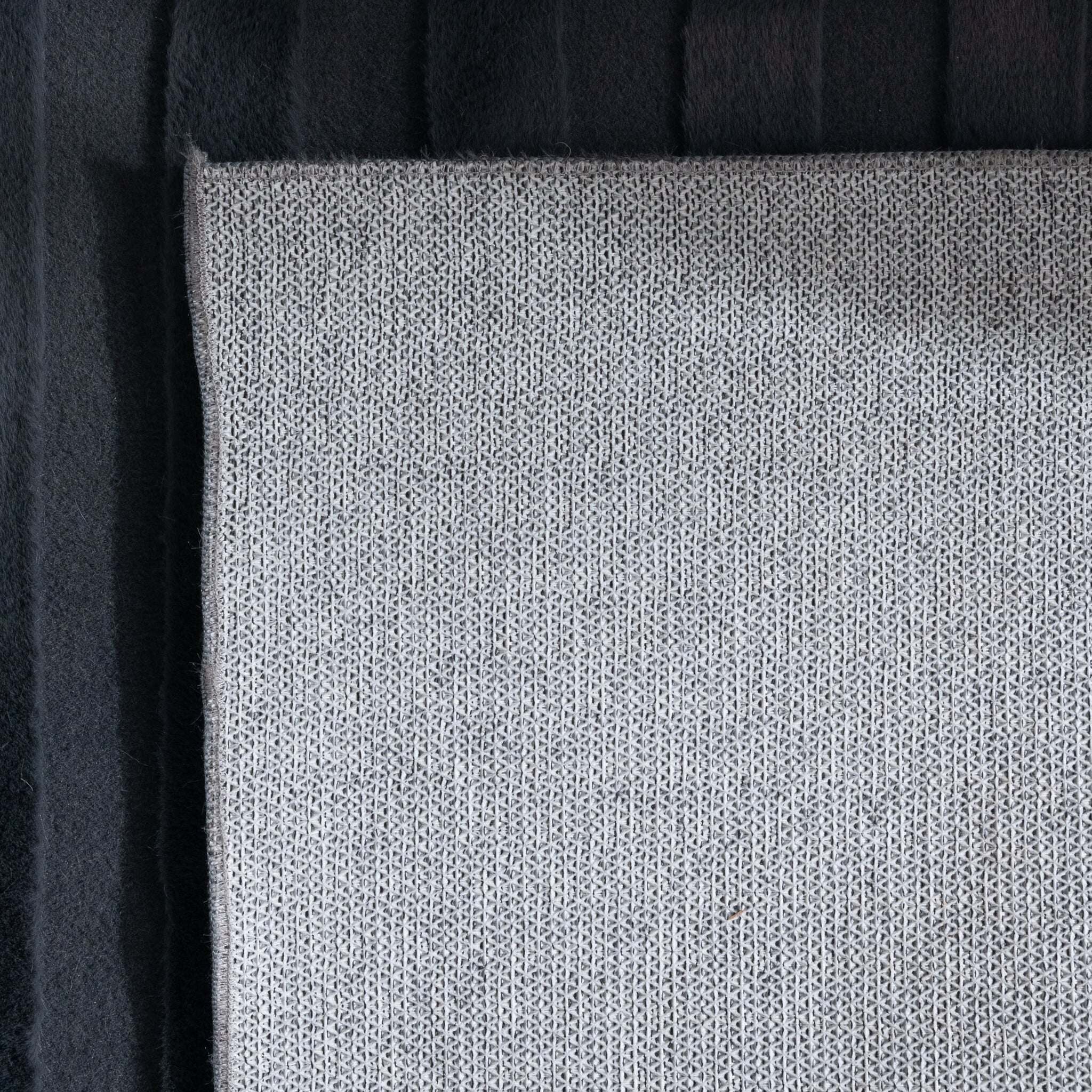 Irregular Rug - Flowy Wavy Anthracite