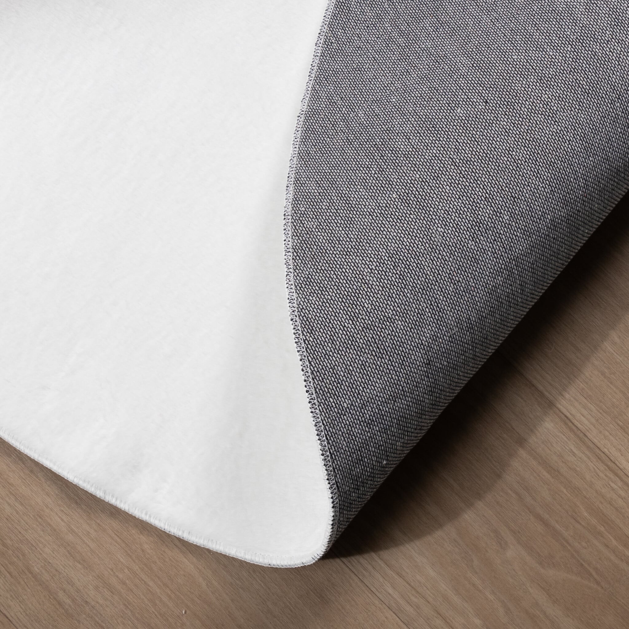 Round Low-Pile Rug - Cozy White